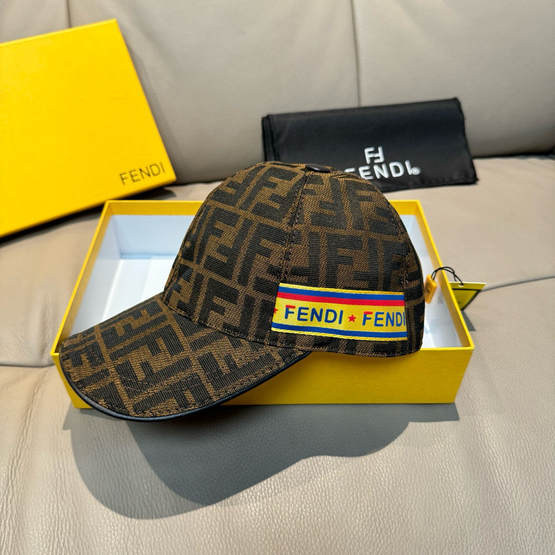 NO:346889,Package with box cloth bag, Fendi's new original single baseball cap, double F jacquard, hot-selling counter model, retro double F jacquard with excellent reputation, 1:1 mold customization, original jacquard canvas + top layer of cowhide, light and breathable!  Excellent quality, basic head circumference 56, adjustable patch, must-sell the picture above!  Hat straw hat fisherman hat baseball hat, hat, fendi, fendi, espadrilles, cowhide, hats批 配盒子布袋,Fendi（芬迪）新款原单棒球帽, 双F提花,专柜热卖款,复古双F提花口碑极佳,1:1开模订制,原版提花帆布料+头层牛皮,轻盈透气！质量超赞,基础头围56,贴片可调节,上图必卖款！帽子草帽渔夫帽棒球帽,帽子,fendi,fendi,espadrilles,cowhide,hats,hat