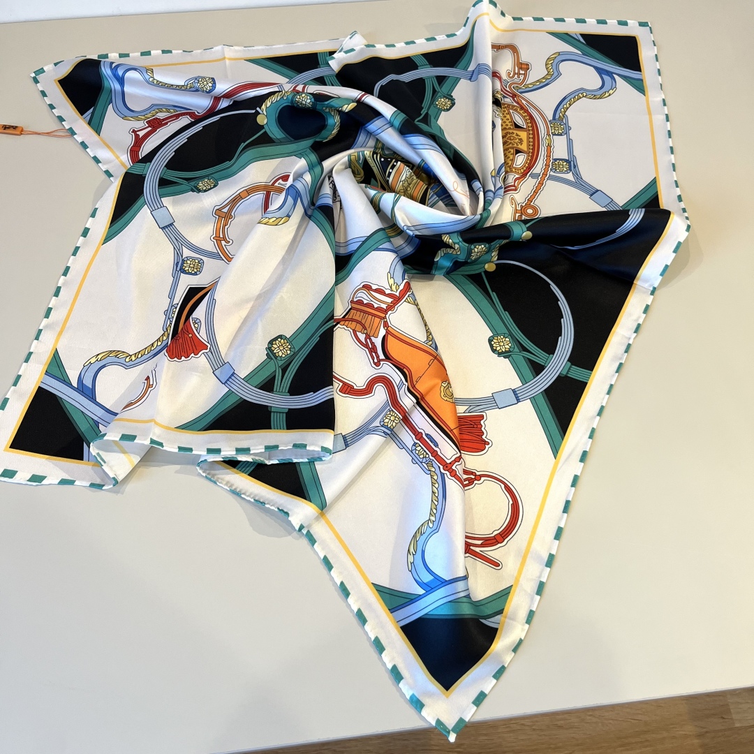 Hermes 90cm Silk Scarf Luxurious 'Springs' Design 10 cmp i1750099129048 1813 0 7