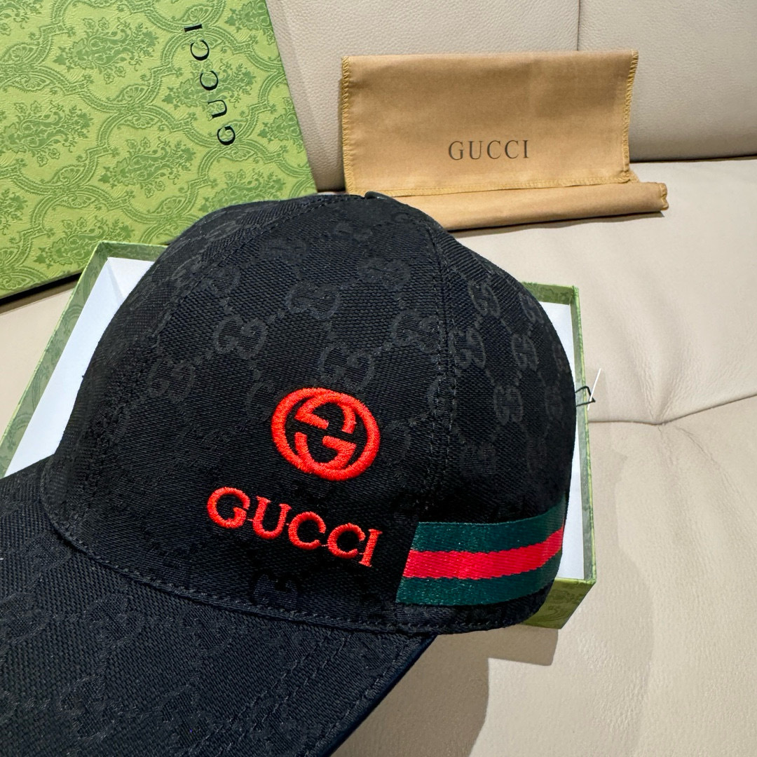 
万年经典款出货！
配盒子布袋，Gucci(古奇)经典原单棒球帽😍😍gucci小刺绣，专柜11开模订制，