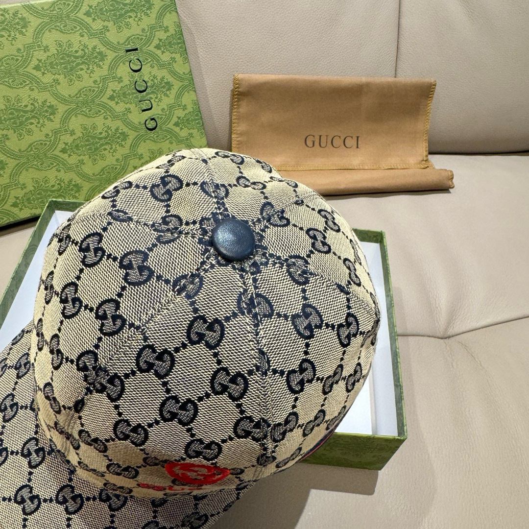 
万年经典款出货！
配盒子布袋，Gucci(古奇)经典原单棒球帽😍😍gucci小刺绣，专柜11开模订制，