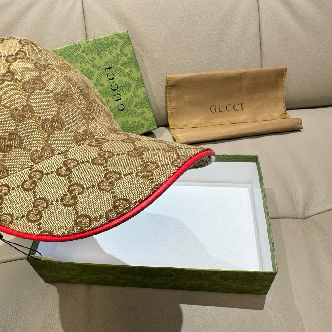 
配盒子布袋，Gucci(古奇)经典原单棒球帽， 五星织带，11开模订制，原版帆布料+头层牛皮，代购热门