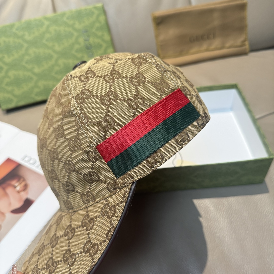 
配盒子布袋，Gucci(古奇)新款原单棒球帽， 红绿织带，11开模订制，原版帆布料+头层牛皮，代购热门