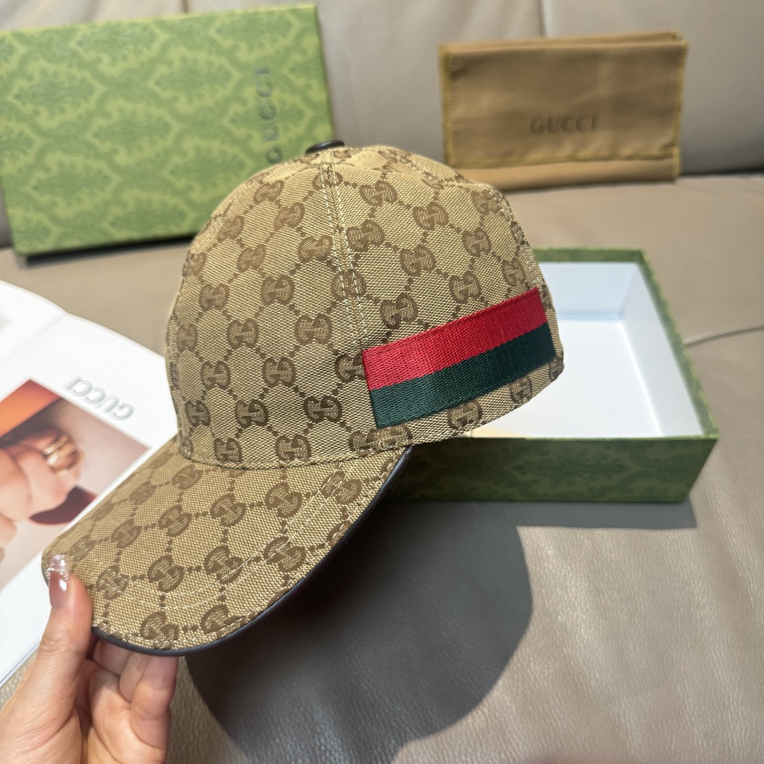 
配盒子布袋，Gucci(古奇)新款原单棒球帽， 红绿织带，11开模订制，原版帆布料+头层牛皮，代购热门