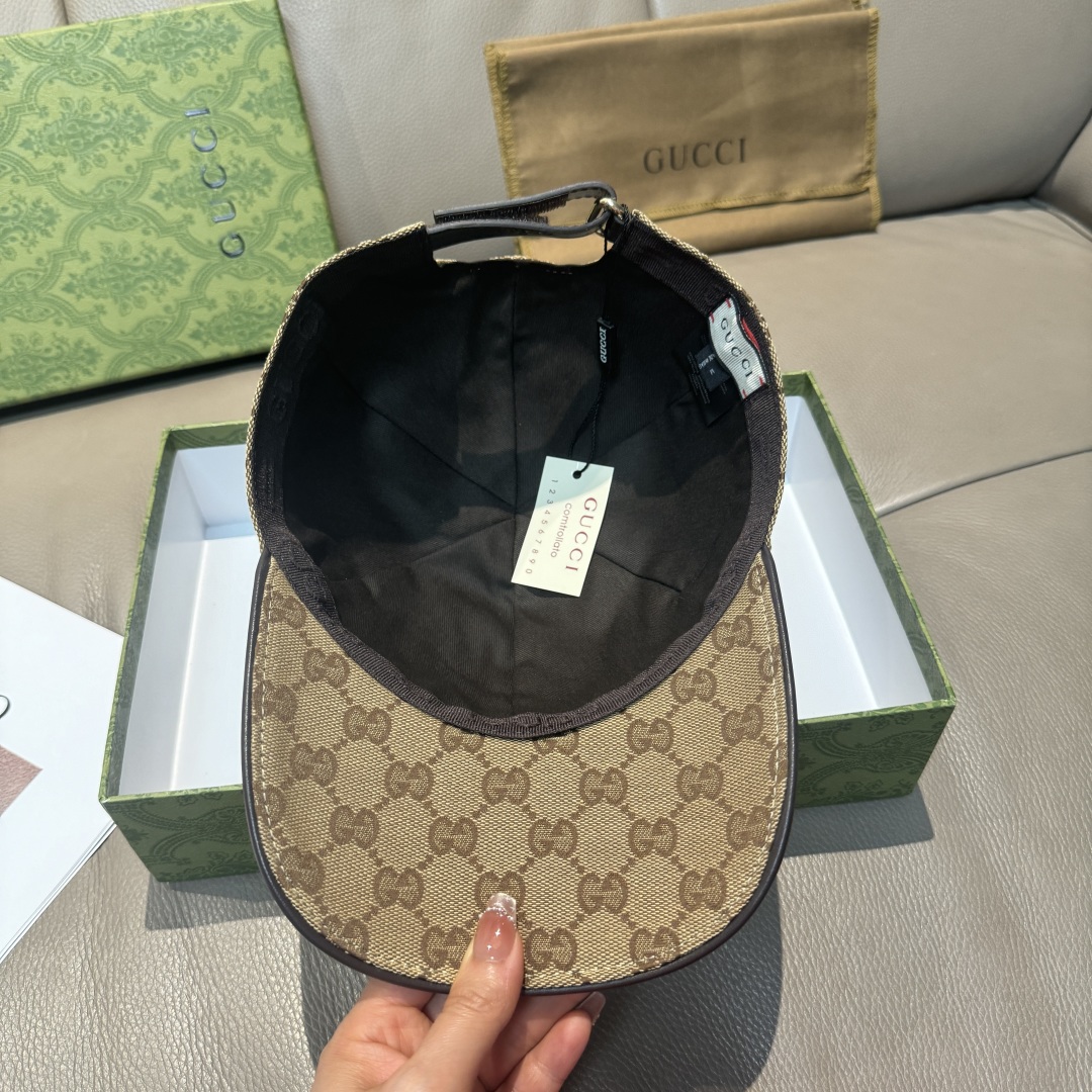 
配盒子布袋，Gucci(古奇)新款原单棒球帽， 红绿织带，11开模订制，原版帆布料+头层牛皮，代购热门