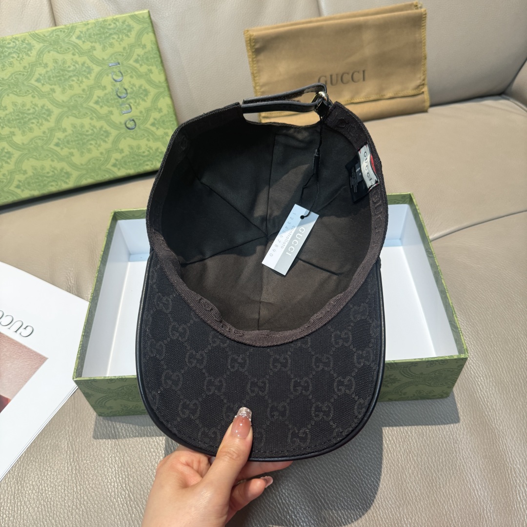 
配盒子布袋，Gucci(古奇)新款原单棒球帽， 红绿织带，11开模订制，原版帆布料+头层牛皮，代购热门