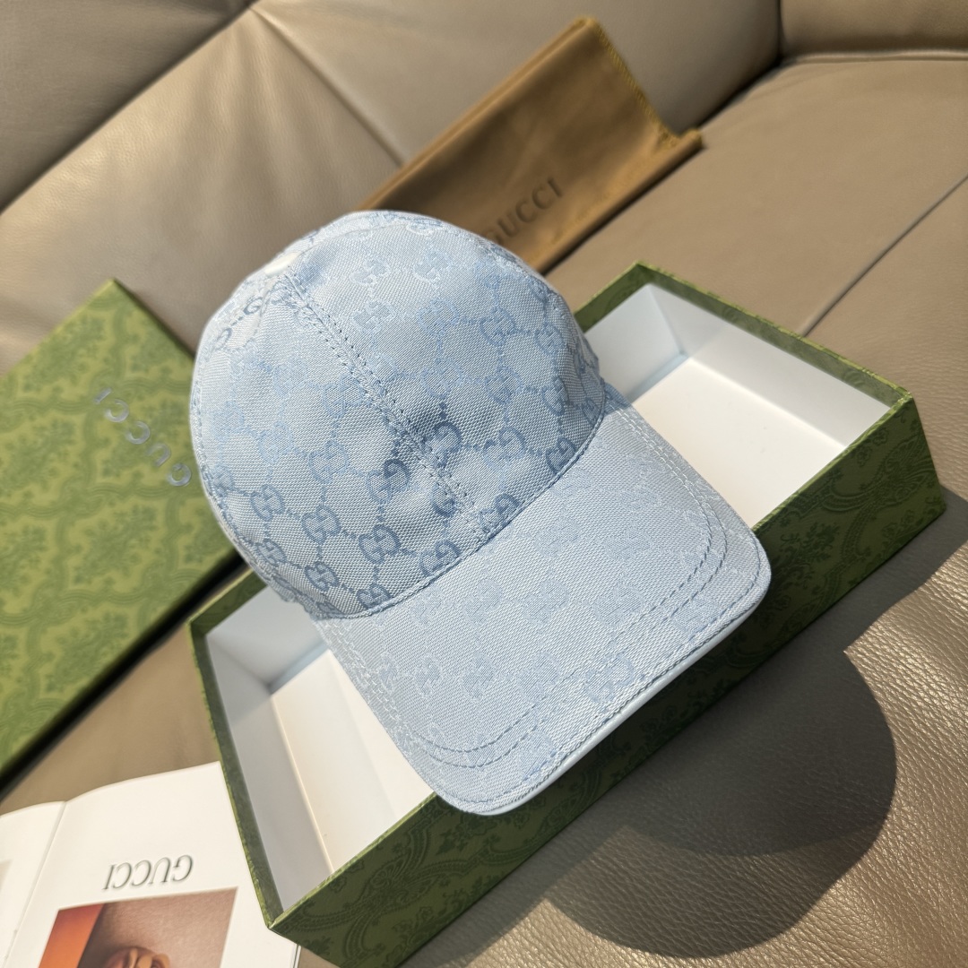 
万年经典！火爆全网的莫兰迪色系出货啦！
配盒子布袋，Gucci(古奇)经典原单棒球帽😍😍专柜11开模订