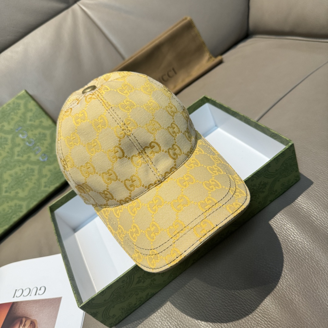 
万年经典！火爆全网的莫兰迪色系出货啦！
配盒子布袋，Gucci(古奇)经典原单棒球帽😍😍专柜11开模订