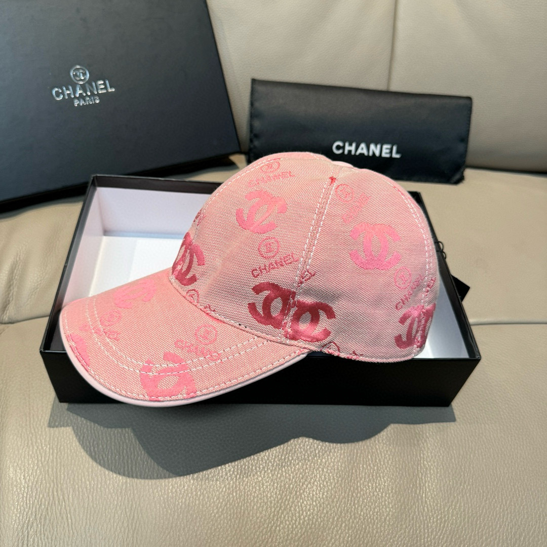 
配包装布袋，Chanel(香奈儿)经典原单棒球帽， 经典双C,专柜11开模订制，原版帆布料+头层牛皮，
