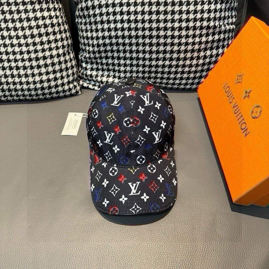 NO:359580,Buy New models shipped!  With box cloth bag, LV Louis Vuitton's new original single baseball cap, colorful print, 1:1 mold customization for counter, original canvas + top layer cowhide, pure cotton lining, light and breathable!  Excellent quality, basic head circumference 56, patch adjustable. Hat Straw Hat Fisherman's Hat Baseball Hat, Hats, louis vuitton, louis vuitton, espadrilles, cowhide, hats批 新款出货！配盒子布袋,LV路易威登新款原单棒球帽, 七彩印花,专柜1:1开模订制,原版帆布料+头层牛皮,纯棉内里,轻盈透气！质量超赞,基础头围56,贴片可调节.帽子草帽渔夫帽棒球帽,帽子,louis vuitton,louis vuitton,espadrilles,cowhide,hats,hat