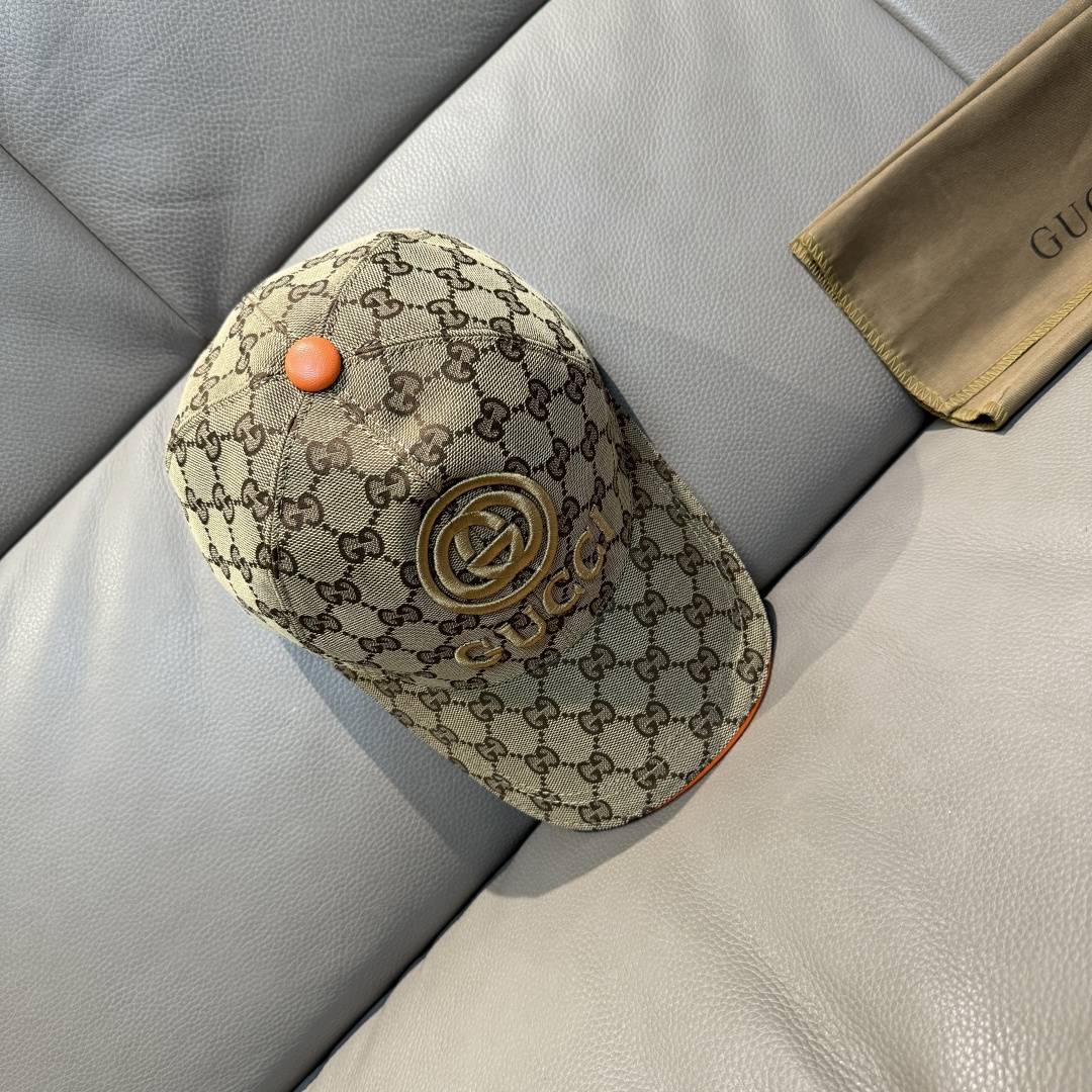 
配盒子布袋，Gucci(古奇)新款原单棒球帽， 大GUCCI刺绣，11开模订制，重工刺绣，细节可媲美专