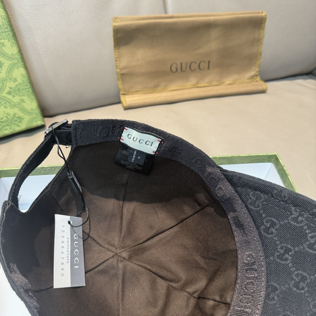 
配盒子布袋，Gucci(古奇)新款原单棒球帽， 艺术字刺绣，11开模订制，重工刺绣，细节可媲美专柜，原