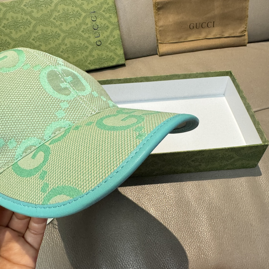 
配包装布袋，Gucci古奇新款原单棒球帽， 糖果色大双G，专柜11开模订制，原版帆布面料+头层牛皮，轻