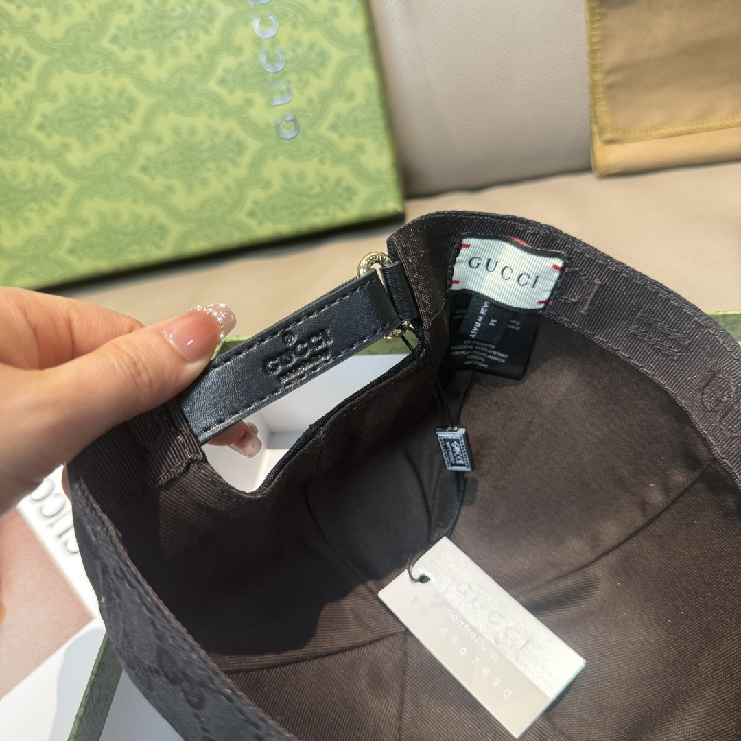 
配盒子布袋，Gucci(古奇)经典原单棒球帽，小双G牛皮拼接，11开模订制，质量超赞！帽檐头层牛皮压花