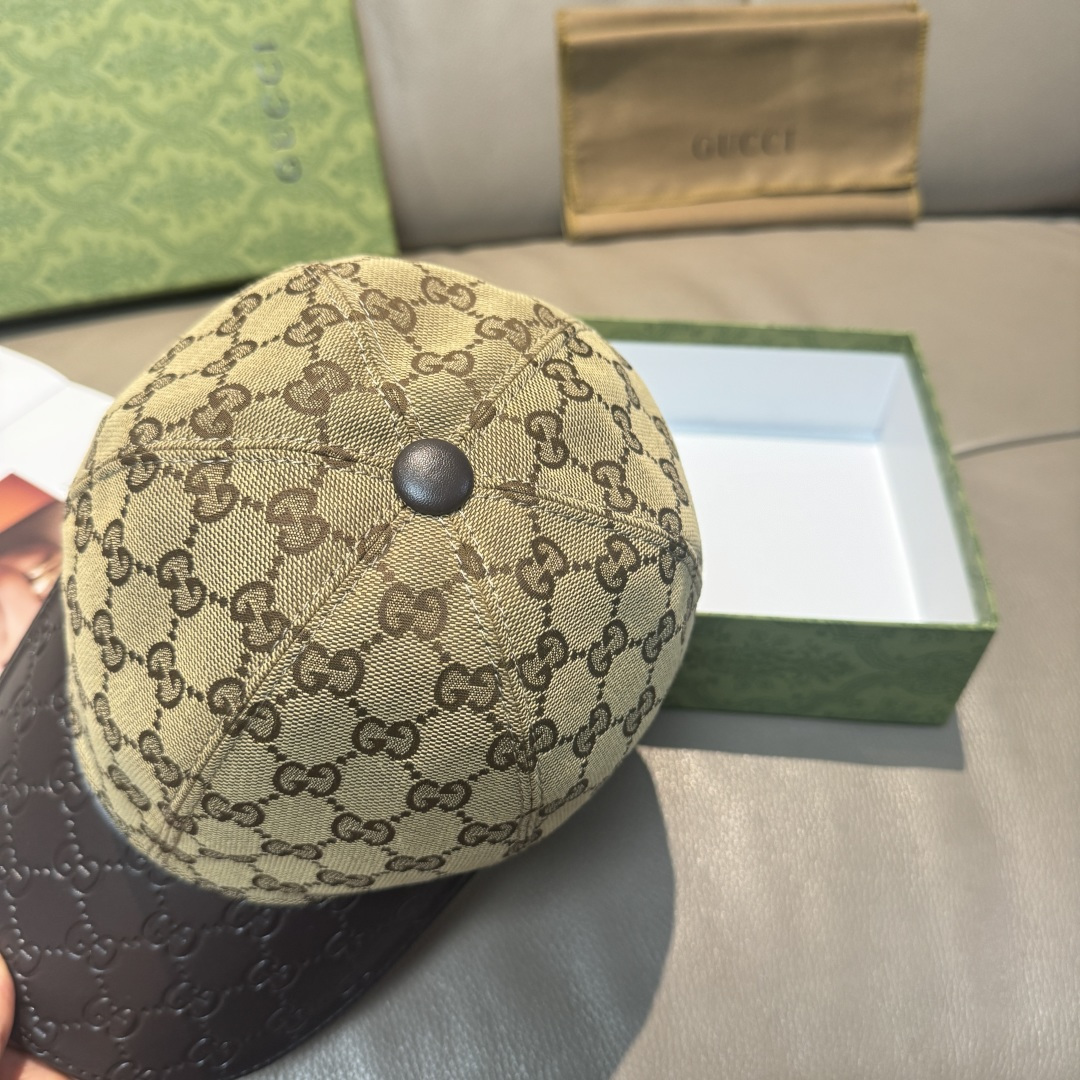 
配盒子布袋，Gucci(古奇)经典原单棒球帽，小双G牛皮拼接，11开模订制，质量超赞！帽檐头层牛皮压花