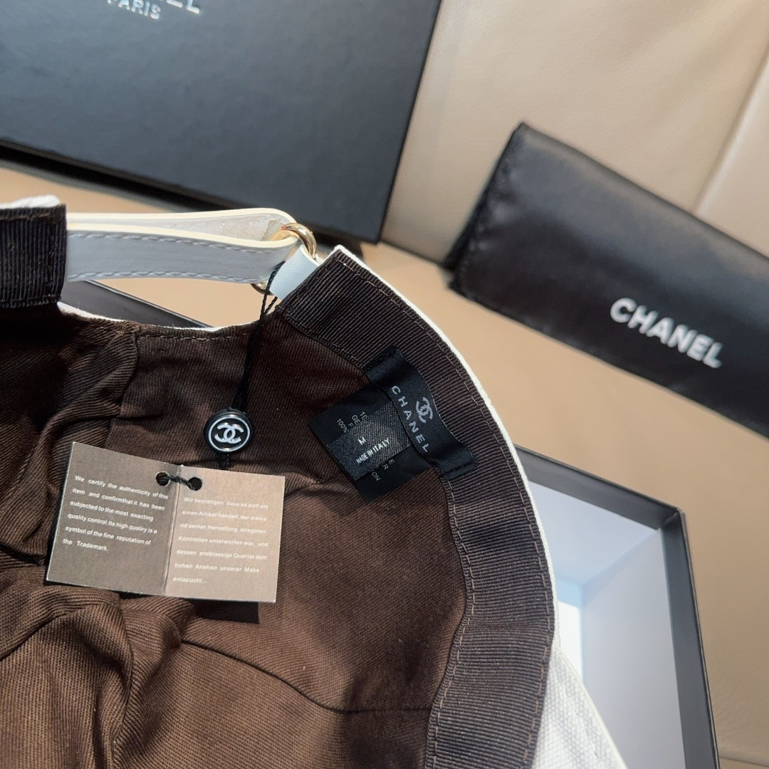 
配盒子布袋，Chanel(香奈儿)原单棒球帽，网红同款双C刺绣,专柜11开模订制，原版帆布料+头层牛皮