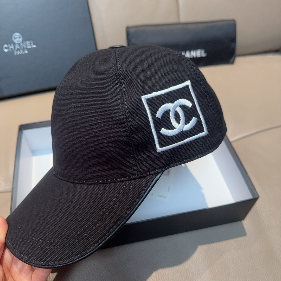 
配盒子布袋，Chanel(香奈儿)原单棒球帽，网红同款双C刺绣,专柜11开模订制，原版帆布料+头层牛皮