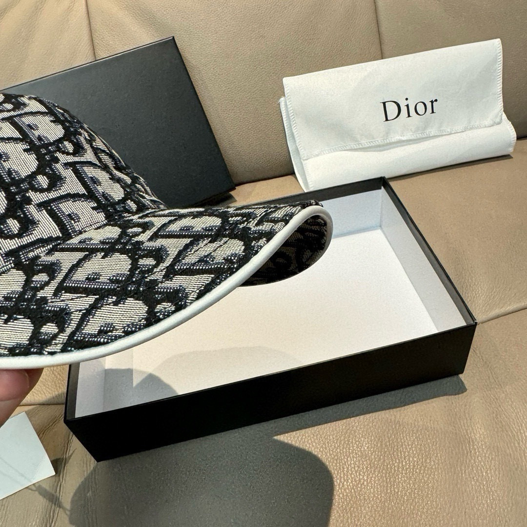 
配盒子布袋，Dior(迪奥)新款原单棒球帽， Dior老花，复古韵味十足，专柜断货热门，11开模订制，