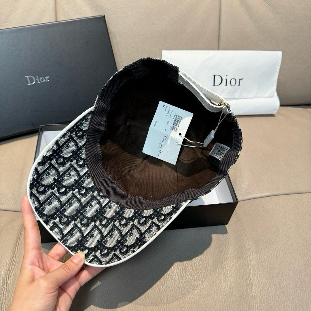 
配盒子布袋，Dior(迪奥)新款原单棒球帽， Dior老花，复古韵味十足，专柜断货热门，11开模订制，