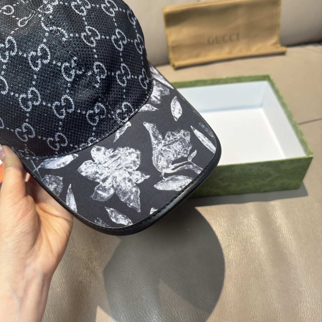 
原单版本出货！
配盒子布袋，Gucci(古奇)最新原单棒球帽，专柜11开模订制，最高版本，原版帆布料+