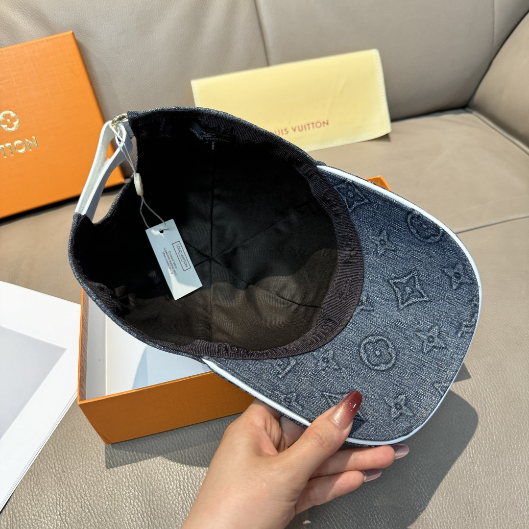 
配盒子布袋，LV(路易威登)新款原单棒球帽，大logo压花，11开模订制，原版牛仔布料，做工细致完美，
