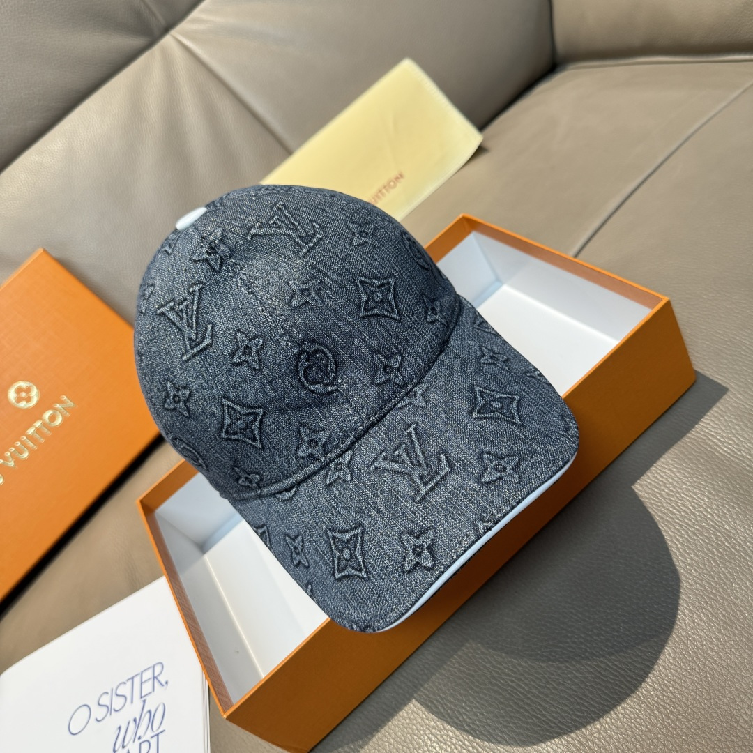 
配盒子布袋，LV(路易威登)新款原单棒球帽，大logo压花，11开模订制，原版牛仔布料，做工细致完美，