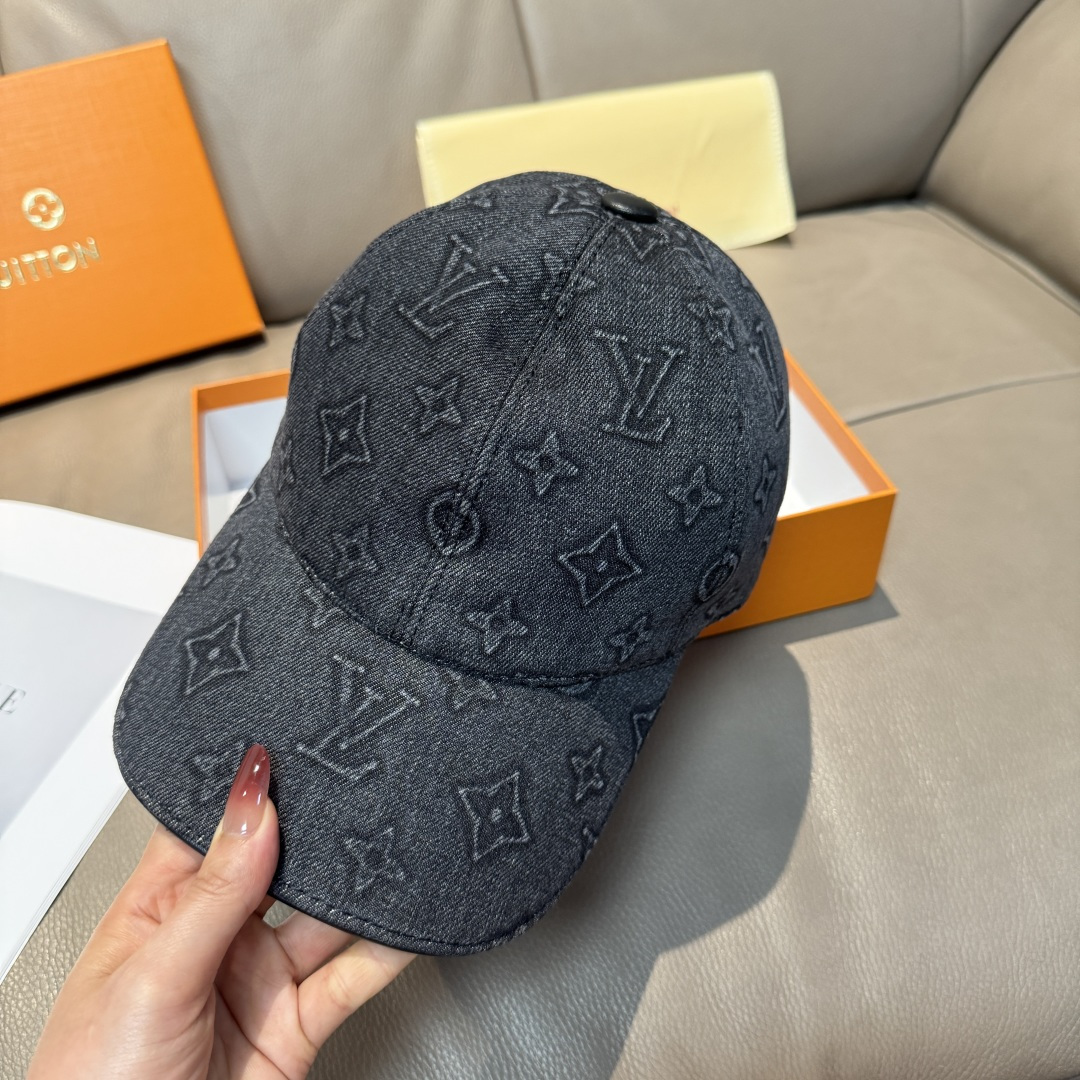 
配盒子布袋，LV(路易威登)新款原单棒球帽，大logo压花，11开模订制，原版牛仔布料，做工细致完美，
