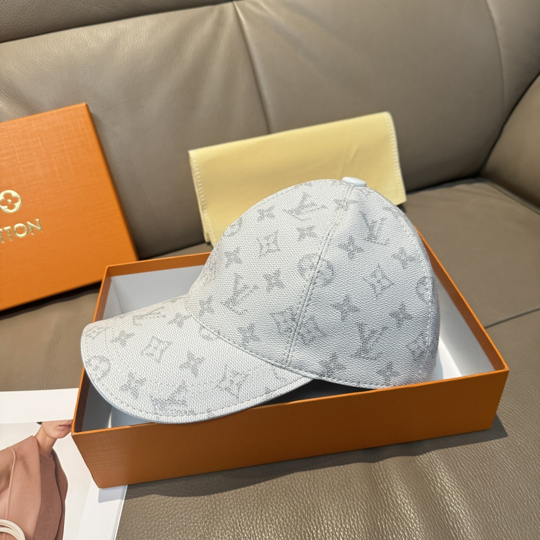 
配包装布袋，LV路易威登经典原单棒球帽，经典老花，11开模订制，原版专柜PU皮革+头层牛皮包边，长年爆