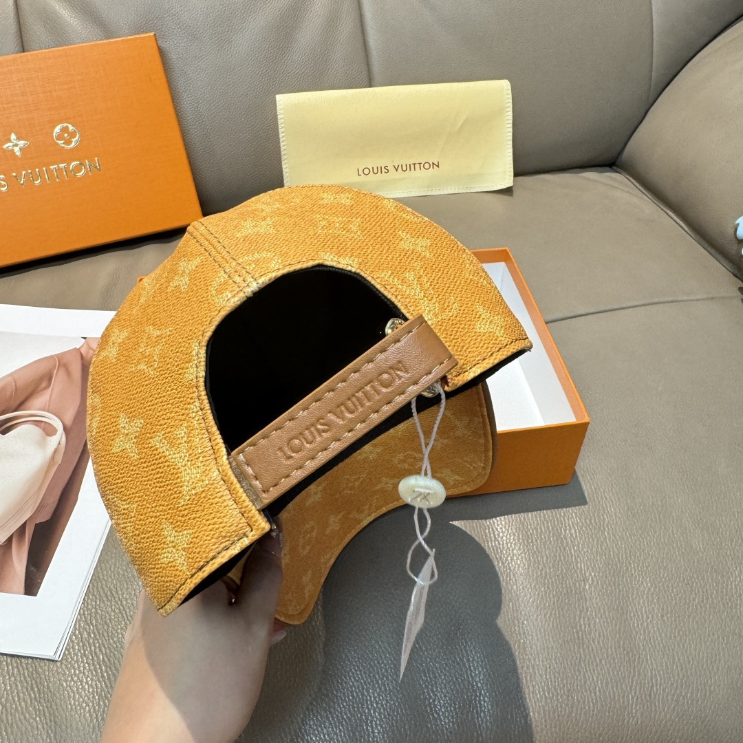 
配包装布袋，LV路易威登经典原单棒球帽，经典老花，11开模订制，原版专柜PU皮革+头层牛皮包边，长年爆