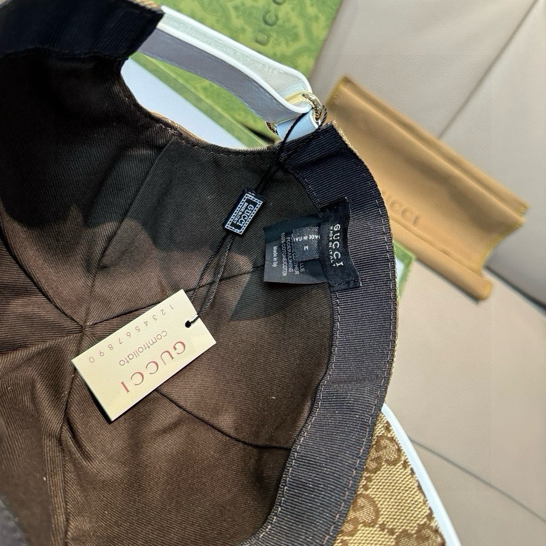 
配盒子布袋，Gucci(古奇)春夏新款原单棒球帽， logo织带，11开模订制，原版帆布料+头层牛皮，