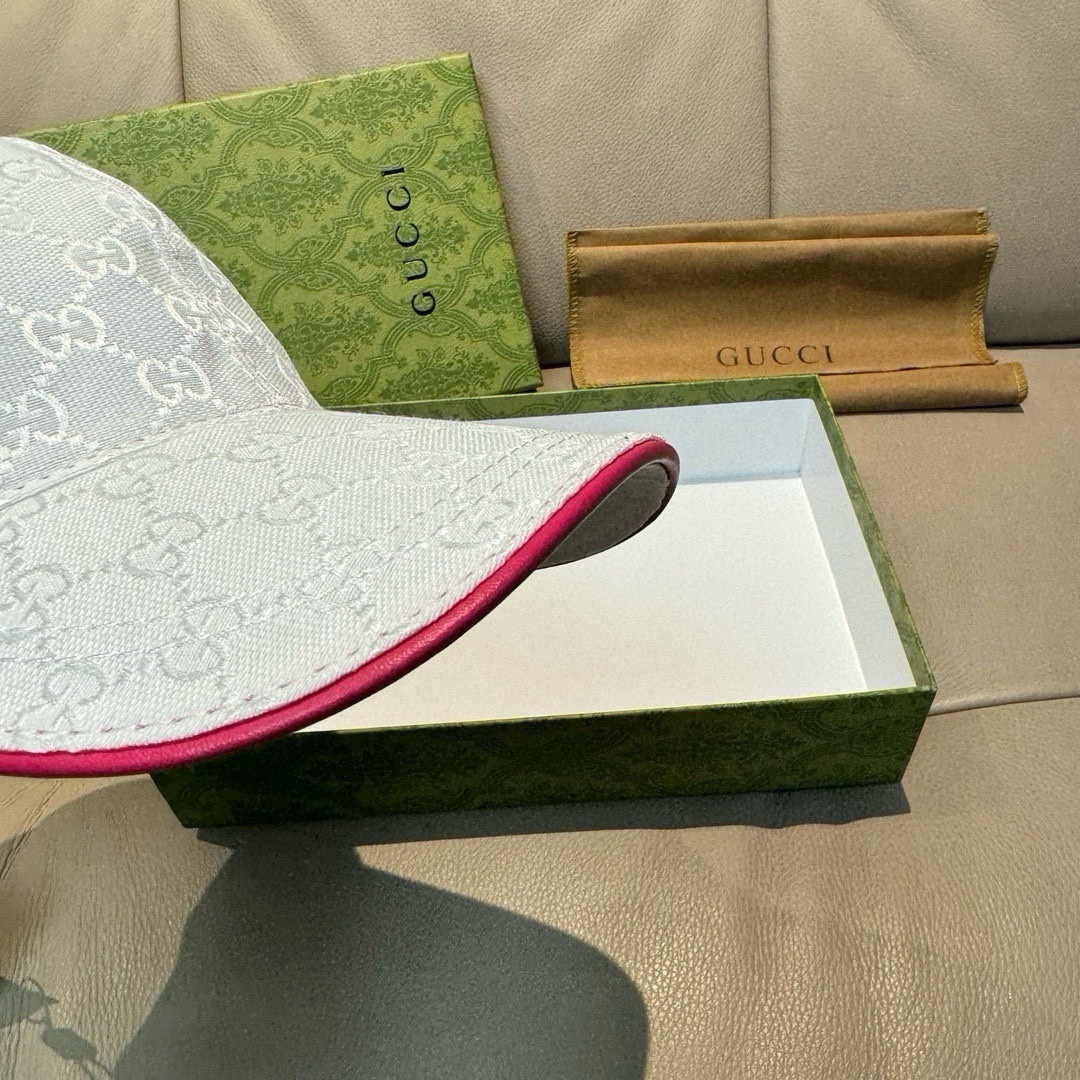 
配盒子布袋，Gucci(古奇)春夏新款原单棒球帽， logo织带，11开模订制，原版帆布料+头层牛皮，