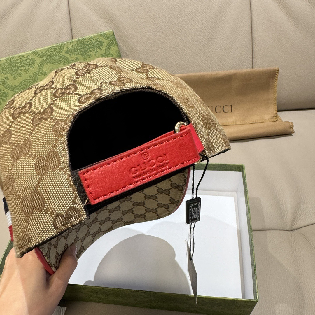 
配盒子布袋，Gucci(古奇)经典原单棒球帽， 五星织带，11开模订制，原版帆布料+头层牛皮，代购热门