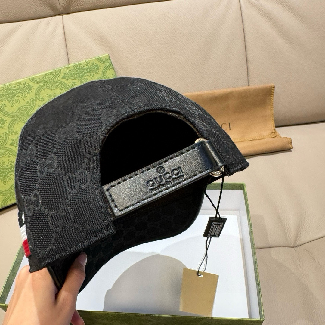 
配盒子布袋，Gucci(古奇)经典原单棒球帽， 五星织带，11开模订制，原版帆布料+头层牛皮，代购热门