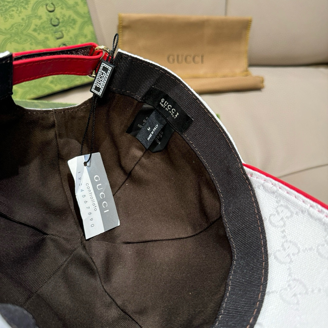 
配盒子布袋，Gucci(古奇)经典原单棒球帽， 五星织带，11开模订制，原版帆布料+头层牛皮，代购热门