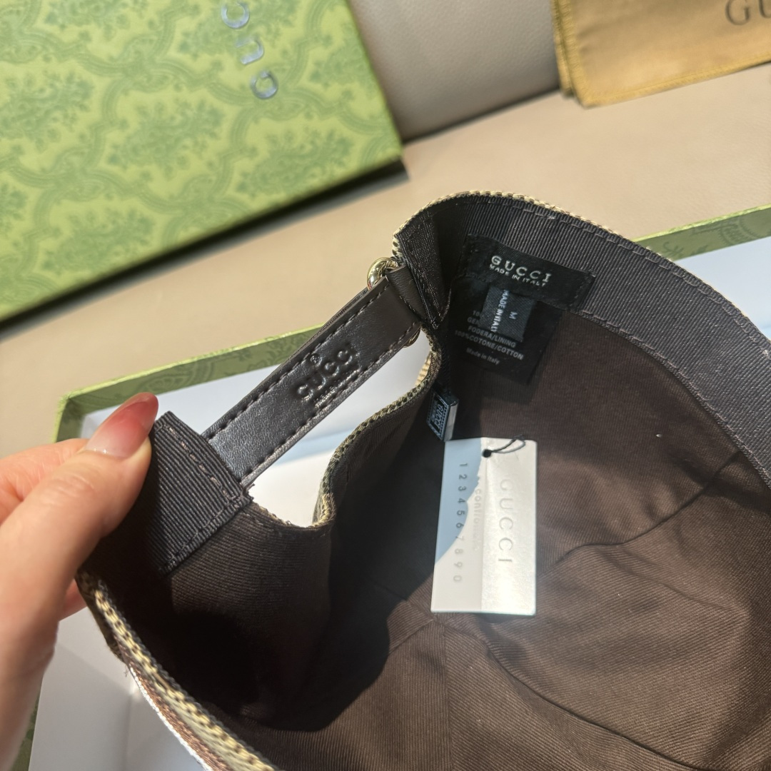 
配包装布袋，Gucci古奇新款原单棒球帽， 大双G，专柜11开模订制，完美对花，原版帆布面料+头层牛皮