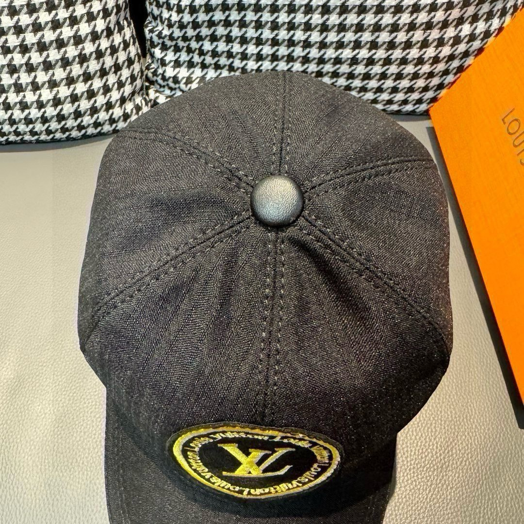 
新款出货
配盒子布袋，LV(路易威登)新款原单棒球帽，Lv刺绣，11开模订制，重工刺绣，做工细致完美，