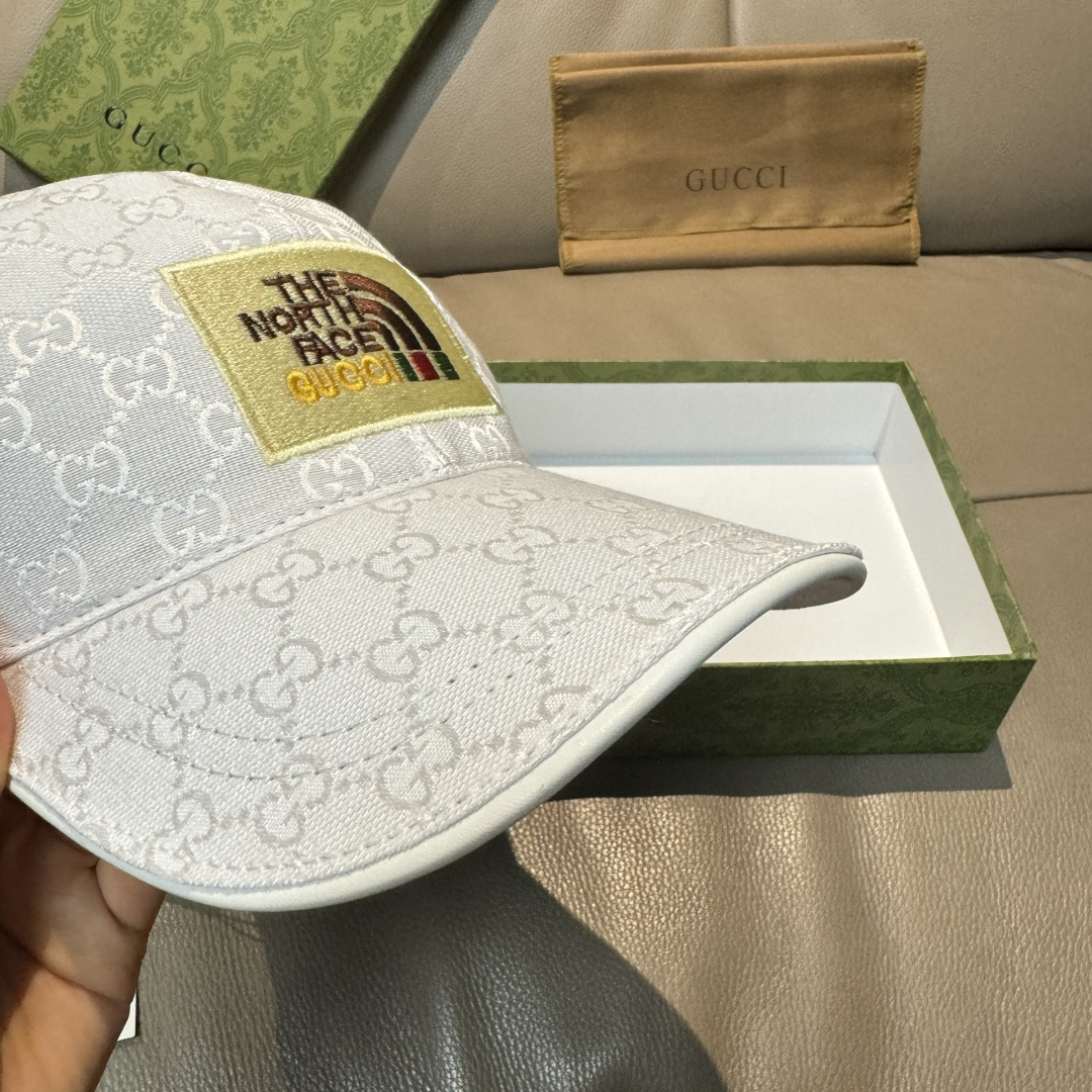 
配盒子布袋，Gucci(古奇)新款原单棒球帽， 北面刺绣！专柜11，进口帆布+头层牛皮，代购热门，男女
