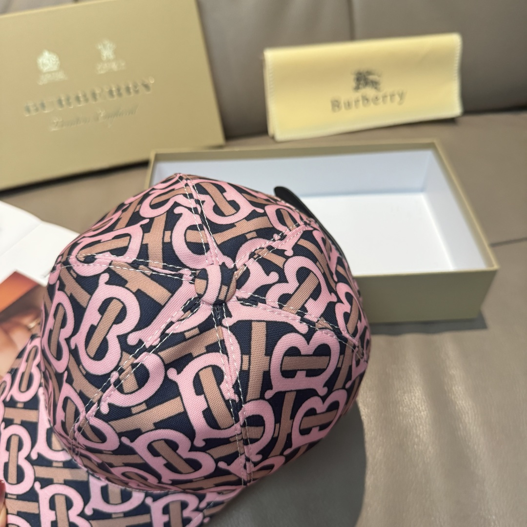 
配盒子布袋，Burberry（巴宝莉）最新款棒球帽，正品开模订制，全新TB图纹，原版印花面料，做工细致