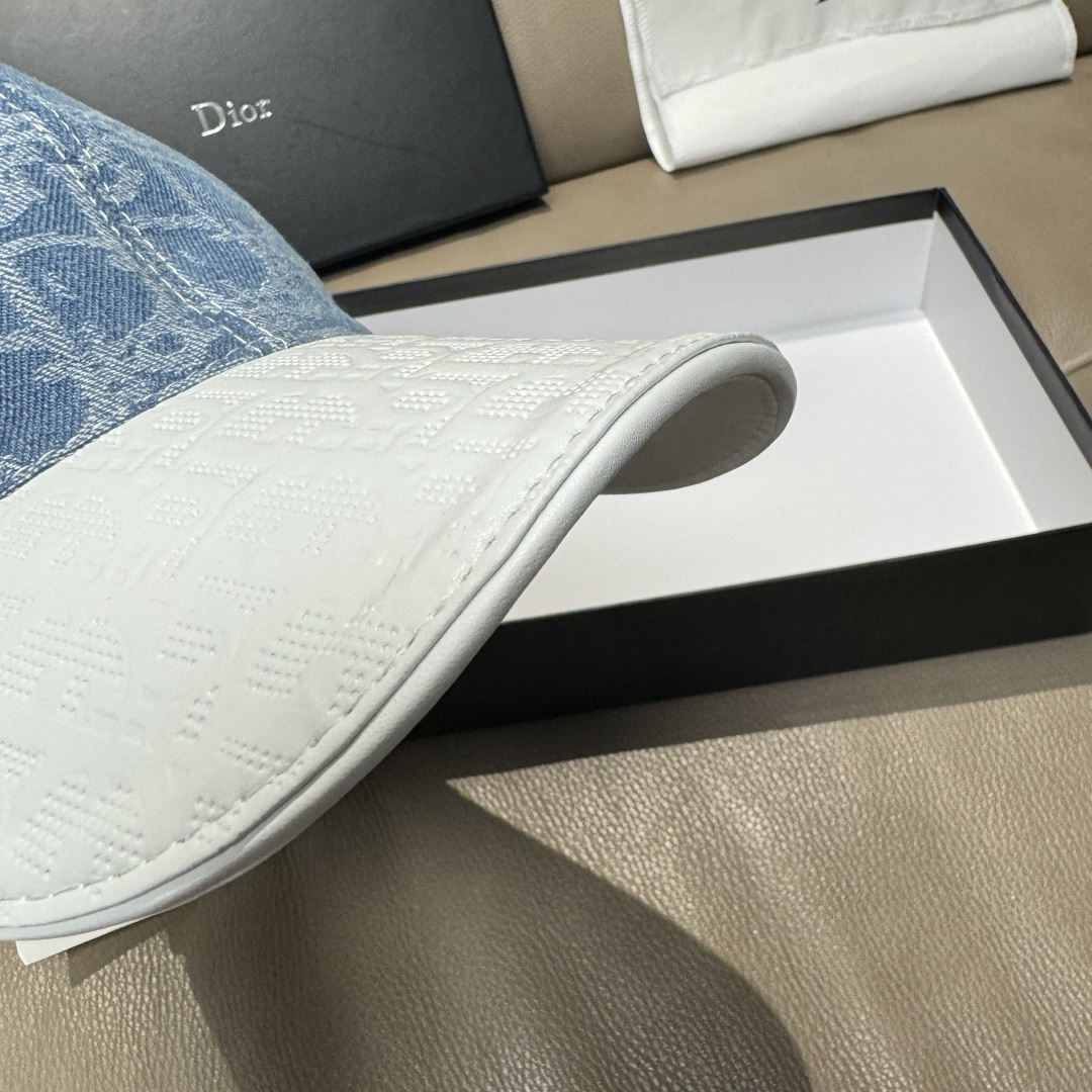 
配盒子布袋，Dior(迪奥)新款原单棒球帽， Dior老花拼皮，复古韵味十足，11开模订制，原版绸缎布