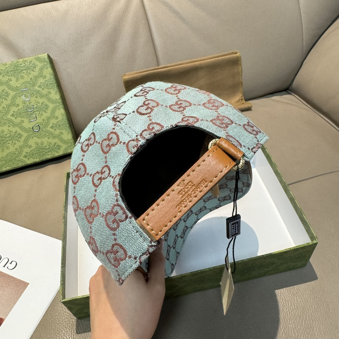 
万年经典！火爆全网的莫兰迪色系出货啦！
配盒子布袋，Gucci(古奇)经典原单棒球帽😍😍专柜11开模订