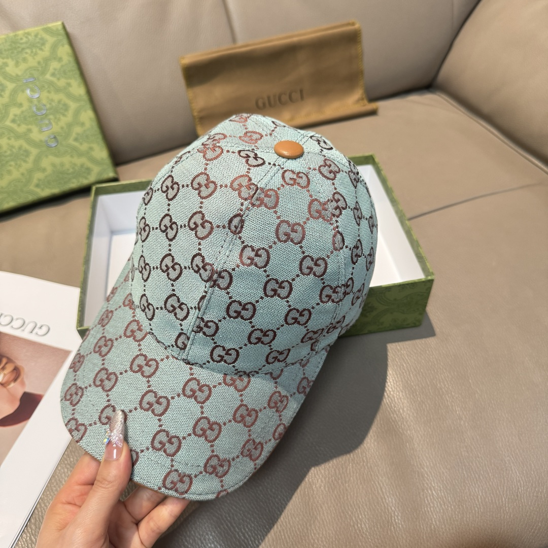 
万年经典！火爆全网的莫兰迪色系出货啦！
配盒子布袋，Gucci(古奇)经典原单棒球帽😍😍专柜11开模订