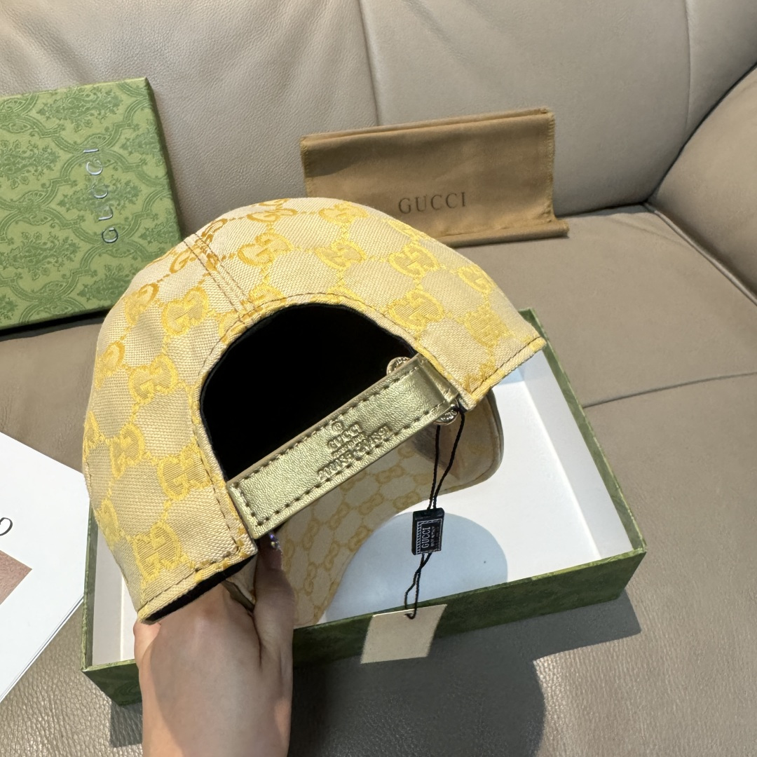 
万年经典！火爆全网的莫兰迪色系出货啦！
配盒子布袋，Gucci(古奇)经典原单棒球帽😍😍专柜11开模订