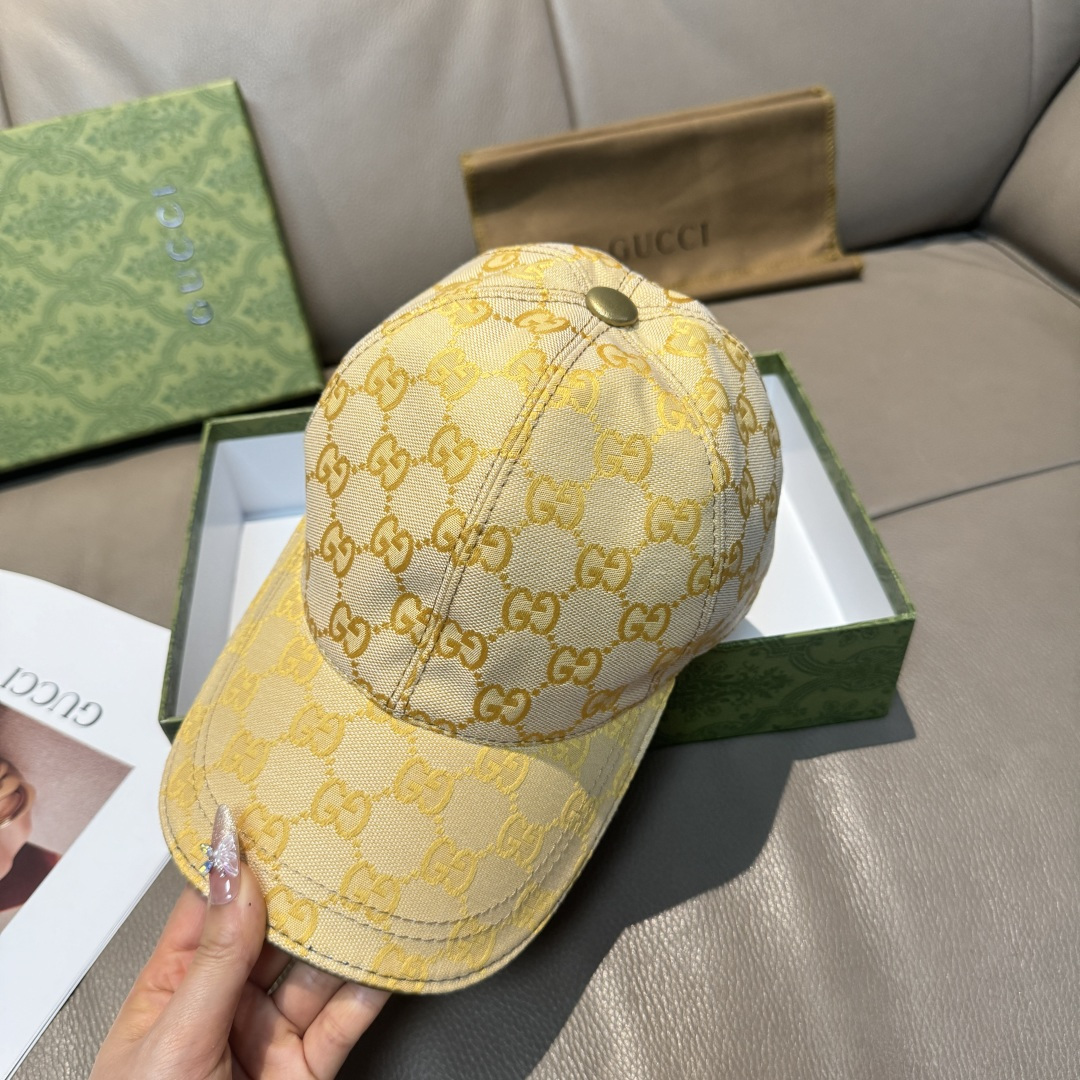 
万年经典！火爆全网的莫兰迪色系出货啦！
配盒子布袋，Gucci(古奇)经典原单棒球帽😍😍专柜11开模订