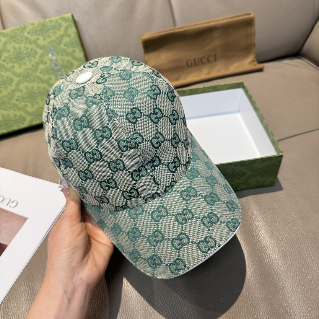 
万年经典！火爆全网的莫兰迪色系出货啦！
配盒子布袋，Gucci(古奇)经典原单棒球帽😍😍专柜11开模订