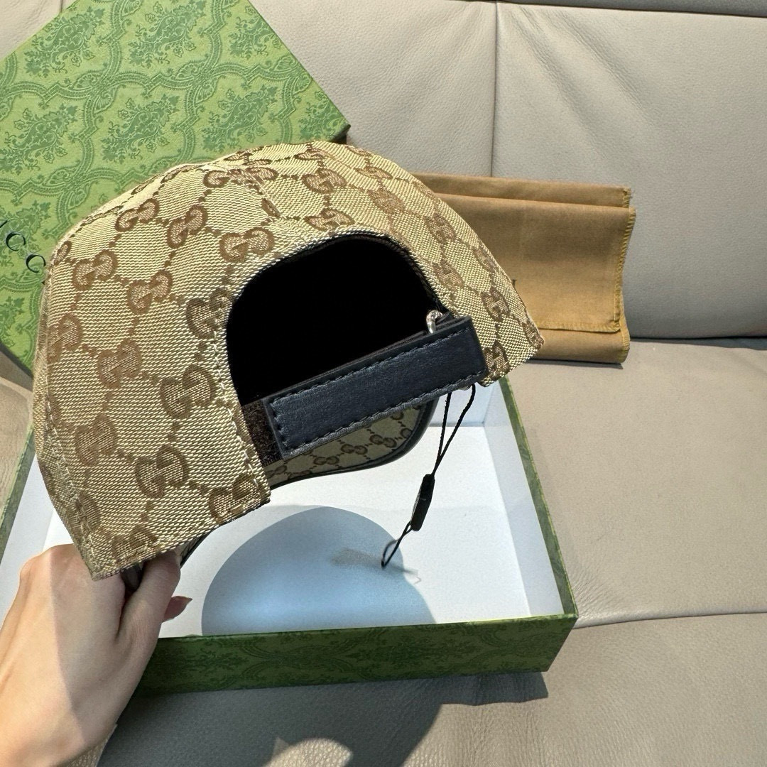 
配盒子布袋，Gucci(古奇)新款原单棒球帽，双G织带。11开模订制，重工刺绣，细节可媲美专柜，原版帆