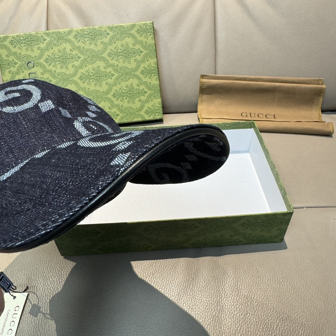 
配包装布袋，Gucci古奇新款原单棒球帽， 大双G，专柜11开模订制，完美对花，原版帆布面料+头层牛皮