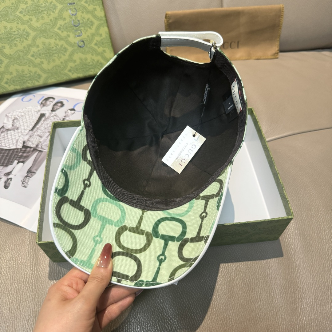 
马衔扣出货
配包装布袋，Gucci古奇新款原单棒球帽， 马衔扣棒球帽。专柜11开模订制，原版帆布面料+