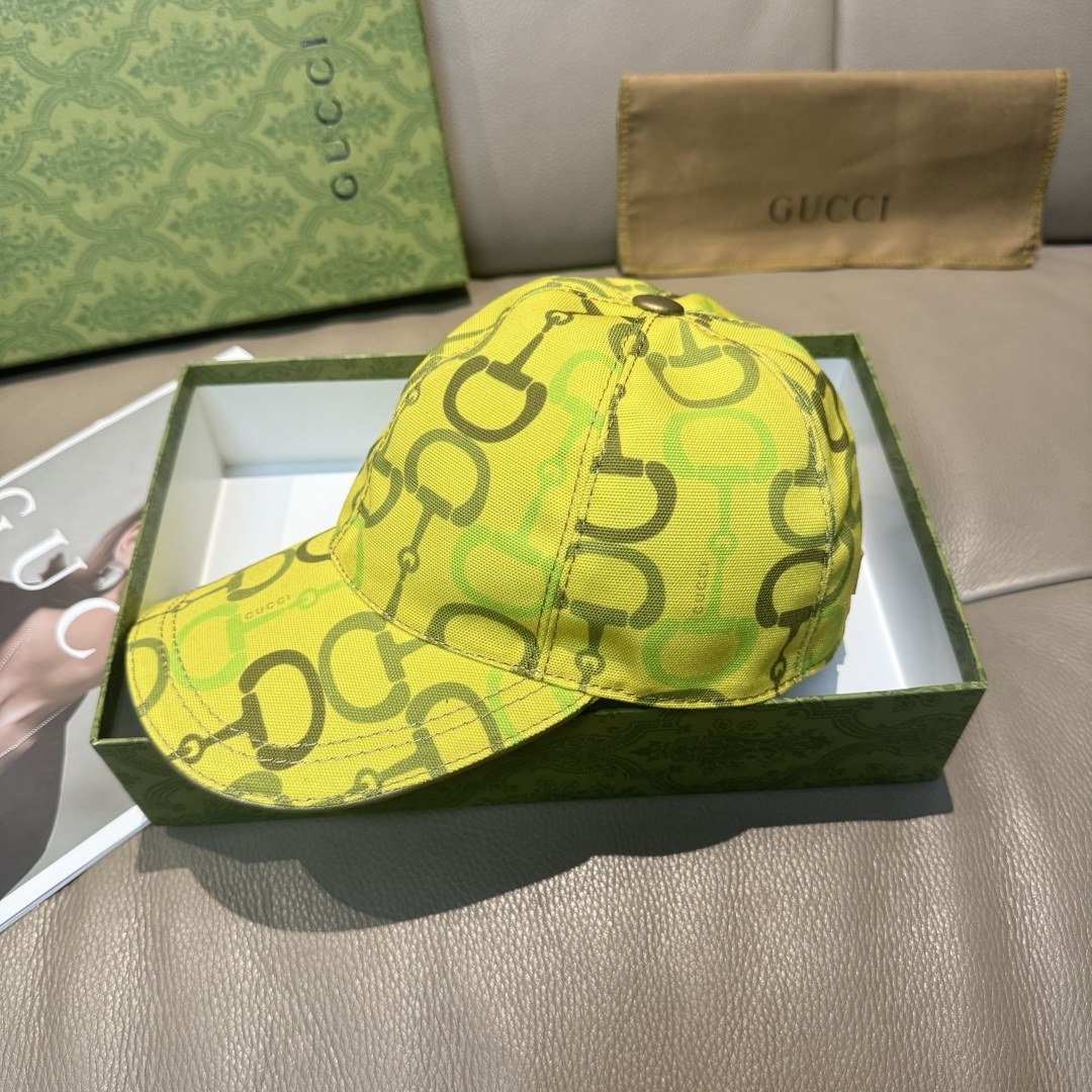 
马衔扣出货
配包装布袋，Gucci古奇新款原单棒球帽， 马衔扣棒球帽。专柜11开模订制，原版帆布面料+