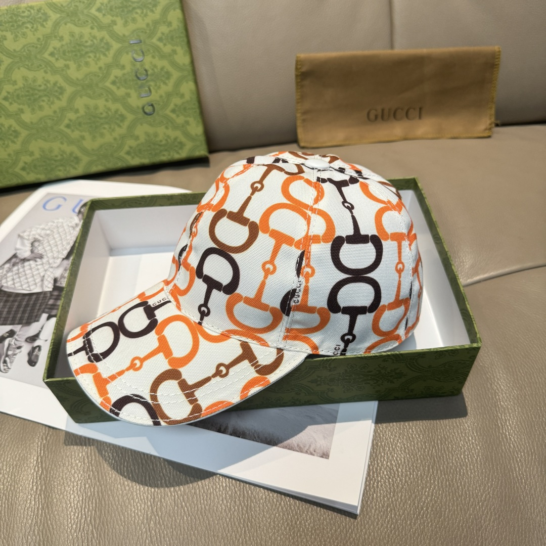 
马衔扣出货
配包装布袋，Gucci古奇新款原单棒球帽， 马衔扣棒球帽。专柜11开模订制，原版帆布面料+