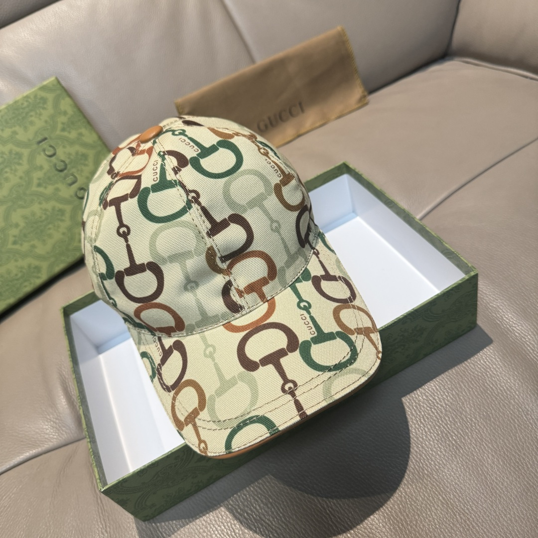 
马衔扣出货
配包装布袋，Gucci古奇新款原单棒球帽， 马衔扣棒球帽。专柜11开模订制，原版帆布面料+