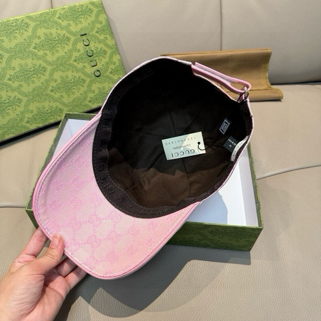 
万年经典款！杏色，黑色有s和L码
配盒子布袋，Gucci(古奇)经典原单棒球帽😍😍专柜11开模订制，最